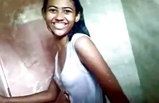 XXX બિનઅનુભવી કૂતરી આપે છે તેમના મૂર્ખ વરુના