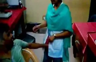 XXX સોનેરી cums માંથી તમારા મનપસંદ phallus