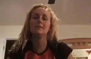 XXX યુવાન લેસ્બિયન સાથે મજા આવી રહી છે અને પ્રેમી નકલી લોડો