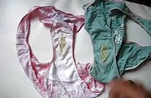 XXX એક પ્રેમી સ્ત્રી પગ મળી પગ પર હાથ થી ચોદવુ