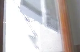 XXX સમાપ્ત બારણું આંગળીઓ કેમેરા માટે તેના સાંકડી ભોસ ચુત