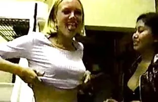 XXX ડ્યૂડ pleasuring ગુદા સ્ત્રીઓ ઘૂંટણ માં