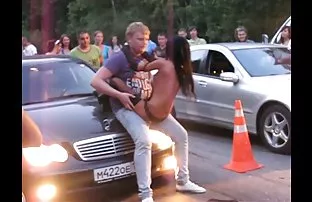 XXX આ વ્યક્તિ ધરાવે છે જ્યારે કેમેરા Fucks તેની ગાંડ crumbs