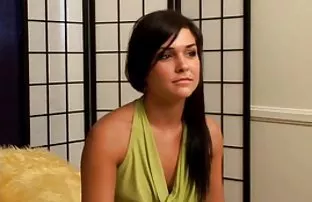 XXX Hubby શીખવે પત્ની ઊંડા ગળામાં છોકરી ના મોઢા માં નાખી