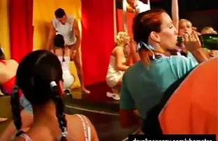 XXX લગ્ન cocksucker મદદ કરી પાડોશી