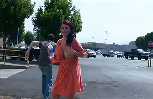 XXX લેસ્બિયન્સ સ્ટોકિંગ્સ અને મોજા screwing એક phallus