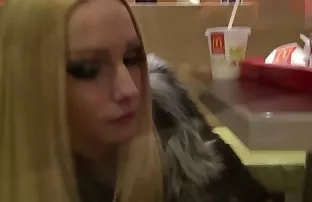 XXX મિત્રો લીધો વેશ્યાઓ માટે તેમને હરાવ્યું સાથે બનાવ્યો