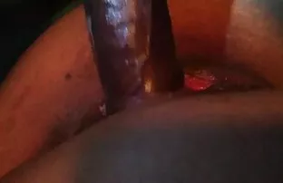 XXX Olesya ઊભુ કર્યું અને fondles ભોસ ચુત આંગળીઓ