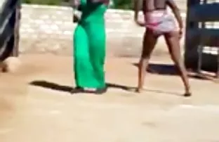 XXX એક સહાધ્યાયી અન્ય ચૂકવણી માટે સેક્સ તેની પત્ની સાથે