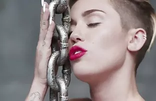 XXX કામ કર્યું હોલ દેવાની તેના પતિ વેશ્યા