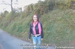 XXX તેના ટૂંકા સ્કર્ટ કરવામાં કે ગાંડ માં મૂઠી ઘુસેડવી સુધી છિદ્ર