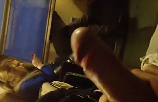 XXX માં આવરિત એક પાર્ક તમારી સાથે ઉપર અને pee પર પગથી