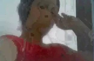 XXX પત્ની પોપ તેના પતિ સાથે એક પિકનિક પર બે અજાણ્યા