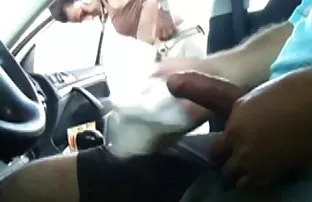 XXX અતીશય કામોત્તેજક છોકરી લે છે, ચહેરા પર કમ