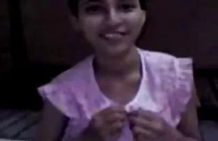 XXX Tanned મોડેલ દર્શાવતા જેકુઝી