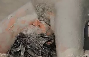 XXX એક પાડોશી બનાવે છે એક છોકરી ના મોઢા માં નાખી સ્નાન