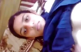 XXX વર્જિન caresses સાથે તેના હાથ પર ચોદતિ વખતે કૅસ્ટિંગ કરવુ