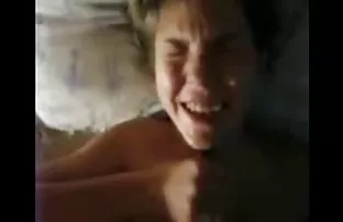 XXX સવારે જુવાન સુંદરતા સાથે એક વિચિત્ર માણસ