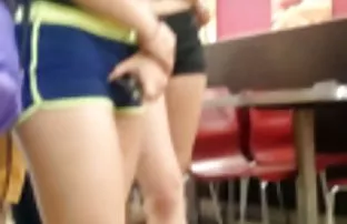 XXX સોનેરી પહેર્યા pantyhose caresses ભોસ ચુત