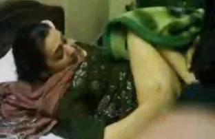 XXX Peeping હેઠળ સ્કર્ટ માં કન્યાઓ પાર્ક