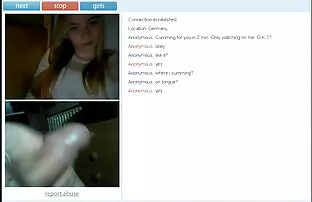 XXX માણસ શીખવે ગર્લફ્રેન્ડ ઊંડા ગળામાં છોકરી ના મોઢા માં નાખી