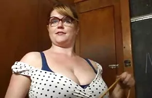 XXX એન્જલ Rivas Fucks તેના મોં માં મોટી ગાંડ