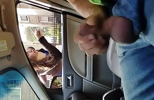 XXX સુંદર અજાણી વ્યક્તિ fucked તમારી જાતને સાથે એક વાયબ્રેટર તમારા પગ વચ્ચે