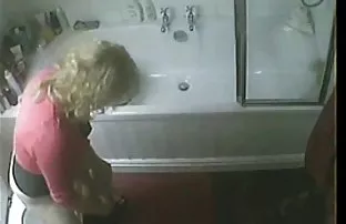 XXX Lenka સ્ક્વિઝ્ડઃ વચ્ચે બે પુરુષો સાથે બહાર નીકળેલી સભ્યો