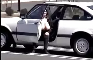 XXX બોલ લીધો તેના શુઝ અને તેણે ગરમ આંગળીઓ