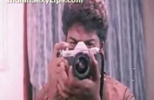 XXX ચિક ચોદતિ વખતે ધક્કા મારવા ટોટી સાથે પગ ઘૂંટણ માં