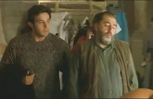 XXX પહેર્યા માસ્ક અને કેમેરા નહીં છોકરી ના મોઢા માં નાખી