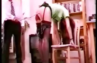 XXX રશિયન ગર્લફ્રેન્ડને નથી શરમાળ શેરી પર ઉત્થાન સ્કર્ટ