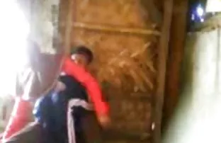 XXX એથ્લેટ હાથ હોલ્ડિંગ ... પછી એક વર્કઆઉટ