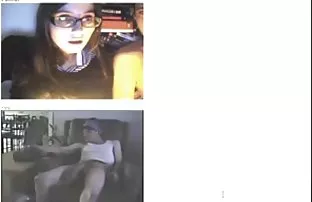 XXX Moloduha સાથે હજામત કરેલું ભોસ ચુત જાહેર માં સ્નાન