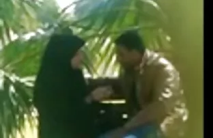 XXX જુલિયા સાથે રમે છે એક યોનિમાર્ગ સ્પેક્યુલુમ અને ગાંડ નકલી લોડો