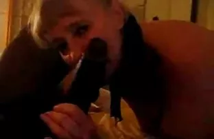 XXX લેસ્બિયન બદલ ગર્લફ્રેન્ડ પછી એક ગેંગ બેંગ સાથે ત્રણ dudes